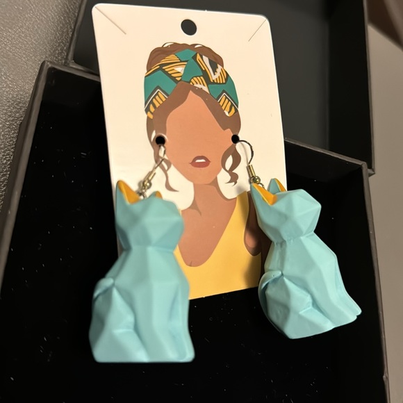 Great Deal Gorgeous Earrings - Picture 3 of 3